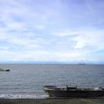 A boat rests on the shore of a setnet site in Kalifornsky, Alaska, on Wednesday, Aug. 6, 2025. (Jake Dye/Peninsula Clarion)