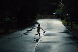 Promotional image courtesy Warner Bros. Discovery 
A child races into the night in Weapons.