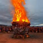 The basket catches fire on Sunday, Sept. 7, 2025, at Mariner Park in Homer, Alaska. (Chloe Pleznac/Homer News)