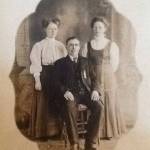 Public photo from ancestry.com
James Forrest Kalles (shown here with his daughters, Margaret and Emma) became the guardian of King David Thurmans estate in early 1915 after Thurman went missing in 1914 and was presumed dead.